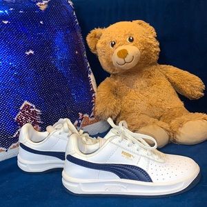 TODDLER SIZE 9 Puma Sneakers